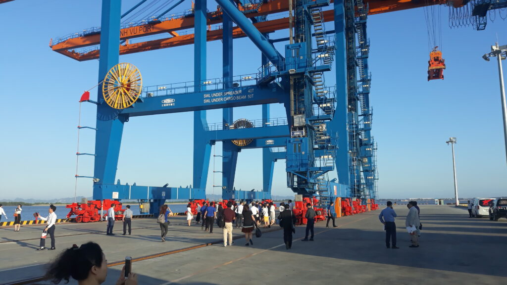 Chính chủ cần b.á.n căn nhà vị trí trung tâm Quận Hoàn Kiếm khu dân trí tốt Phố PHAN BỘI CHÂU, NAM NGƯ, HAI BÀ TRƯNG, nhà đẹp gia chủ tự xây rất chắc chắn, tiện ích đầy đủ. View mặt phố ngõ thẳng tắp. Sổ đỏ chính chủ. Làm để ở lâu dài, vừa ở vừa kinh doanh hoặc đầu tư sinh lời đều rất tốt. Giá b.á.n chỉ 8,7 tỷ cho 61m2. Liên hệ Mr Hoàng Long chuyên nhà phố 0397383885